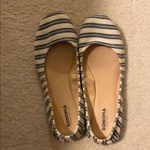 Women’s flats
